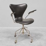 1611 8229 SWIVEL CHAIR